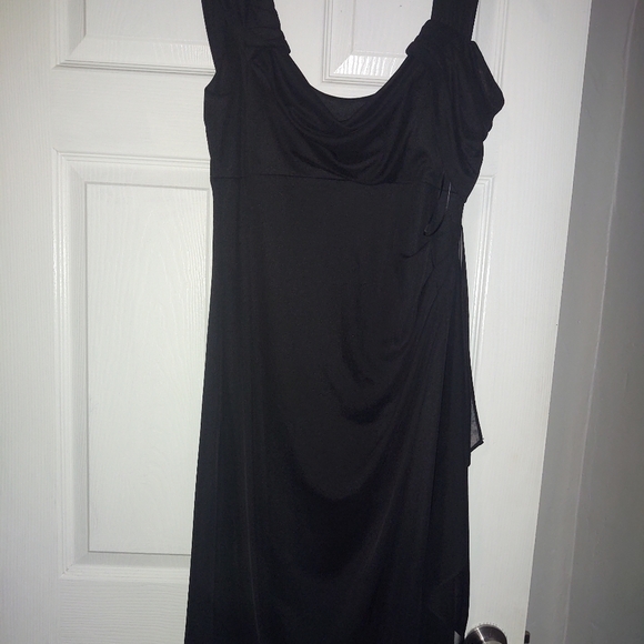 Dress - Picture 2 of 4